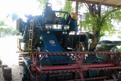 ขายรถเกี่ยวข้าว เกษตรพัฒนา รุ่นปลดหนี้ เครื่อง175แรง ตัวเดิน10 ปั้ม22 สภาพพร้อมใช้งาน สนใจโทร 090-8588220คุณนะ 093-3258446คุณบิว หรือเข้าดูสินค้าอื่นๆได้ที่ www.truck.in.th/498 หรือเพจFacebook ณรงค์ ซื้อขายรถมือสอง (เว็บไซต์ส่วนตัว) หรือFacebook ตลาดรถมือ