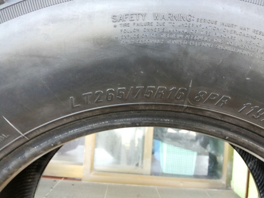 ขายยาง mud maxxis bighorn 762 ขนาด 265 / 75 / 16 ดอกเต็ม ไม่เป็นบั้ง