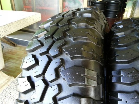 ขายยาง mud maxxis bighorn 762 ขนาด 265 / 75 / 16 ดอกเต็ม ไม่เป็นบั้ง