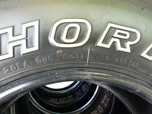 ขายยาง mud maxxis bighorn 762 ขนาด 265 / 75 / 16 ดอกเต็ม ไม่เป็นบั้ง