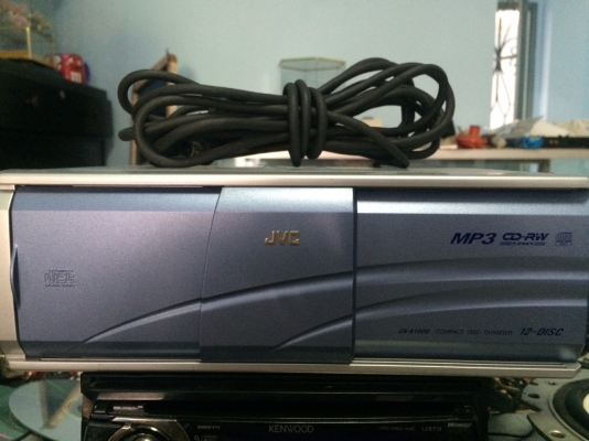 ตู้MP3 JVC CH-X1500 ใส่แผ่นได้12แผ่น ใช้ราวมกับเครื่องเล่นJVCได้ครับ สภาพสวย มือ2