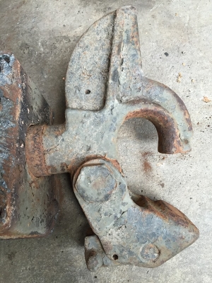 ปากนกแก้วลากของ