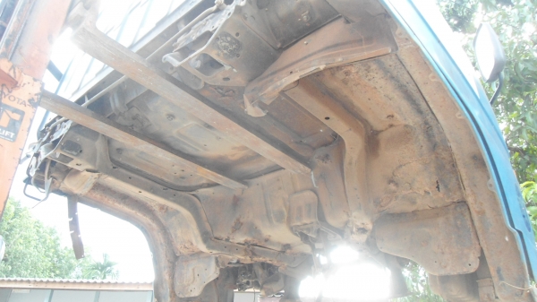 หัวอีซูซุNKR  ห้ว110 ตามสภาพครับมีผุที่พื้น เล็กน้อยครับ