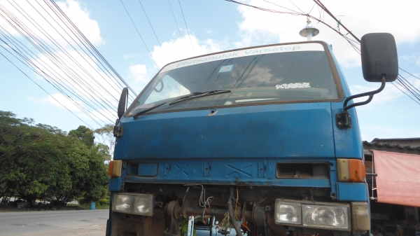 หัวอีซูซุNKR  ห้ว110 ตามสภาพครับมีผุที่พื้น เล็กน้อยครับ