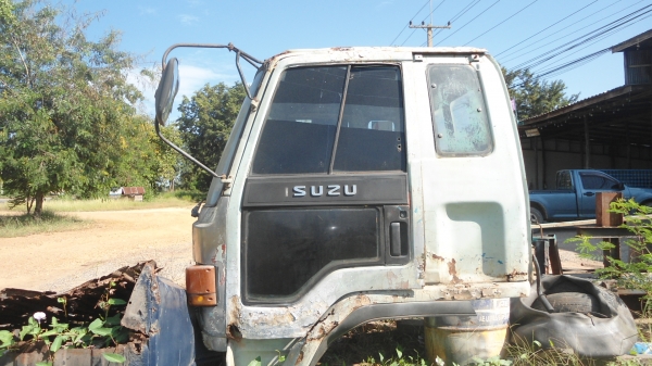 หัวอีซูซุ ล๊อกกี้  ตามสภาพ   อุปกรณ์  และคอนโซน  สวย ใว้ทำอะใหล่ครับ