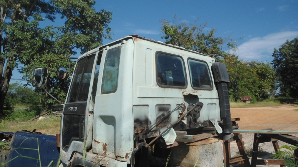 หัวอีซูซุ ล๊อกกี้  ตามสภาพ   อุปกรณ์  และคอนโซน  สวย ใว้ทำอะใหล่ครับ