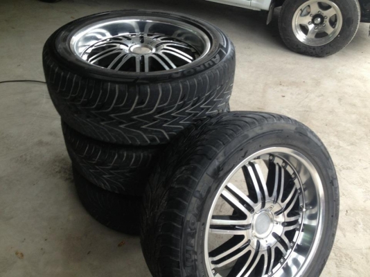 ขายล้อแม็กขอบ 20 6รู 265/50 R20 พร้อมยางปี 09