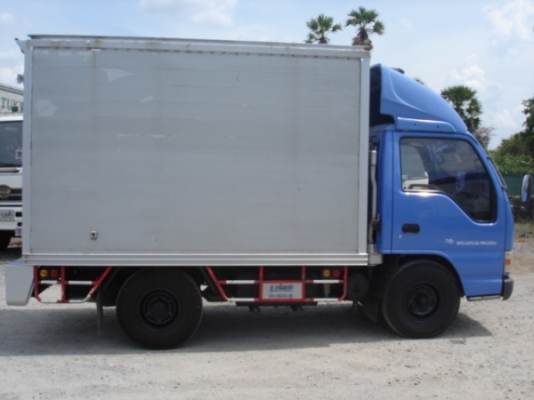 ISUZU NKR 100 แรงม้า หัวการ์ตูน ตู้ทึบประตู 2 บาน ยาว3.20 เมตร ปี 48 ISUZU NKR 100 แรงม้า หัวการ์ตูน ตู้ทึบประตู 2 บาน ยาว3.20 เมตร ปี 48