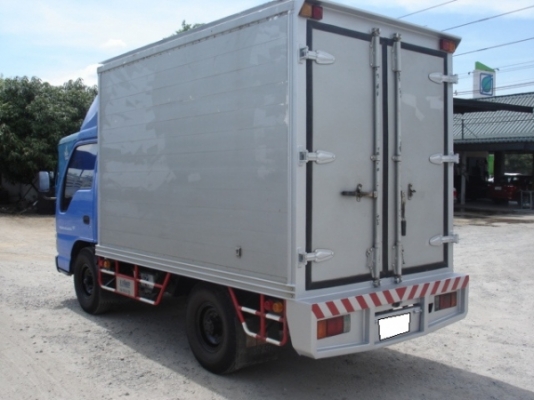 ISUZU NKR 100 แรงม้า หัวการ์ตูน ตู้ทึบประตู 2 บาน ยาว3.20 เมตร ปี 48 ISUZU NKR 100 แรงม้า หัวการ์ตูน ตู้ทึบประตู 2 บาน ยาว3.20 เมตร ปี 48