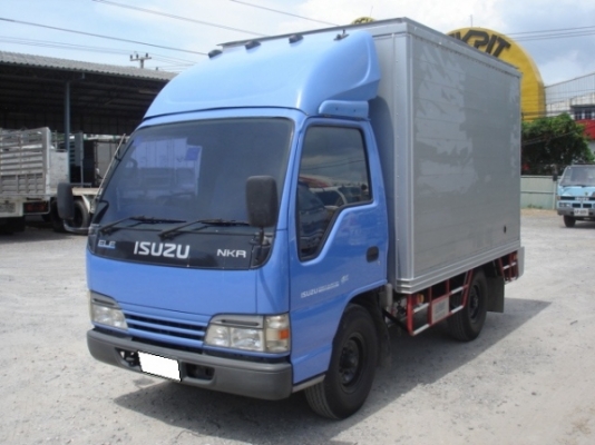ISUZU NKR 100 แรงม้า หัวการ์ตูน ตู้ทึบประตู 2 บาน ยาว3.20 เมตร ปี 48