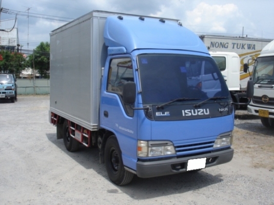 ISUZU NKR 100 แรงม้า หัวการ์ตูน ตู้ทึบประตู 2 บาน ยาว3.20 เมตร ปี 48 ISUZU NKR 100 แรงม้า หัวการ์ตูน ตู้ทึบประตู 2 บาน ยาว3.20 เมตร ปี 48