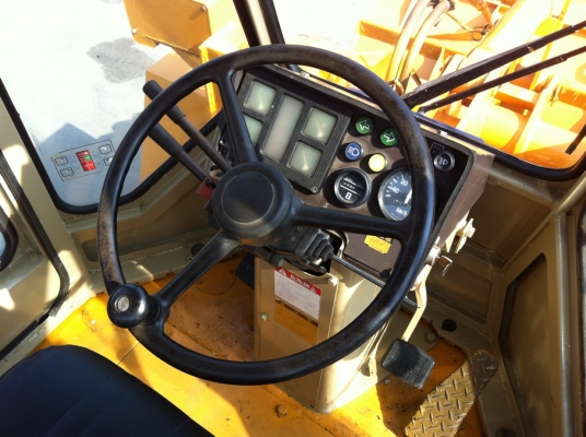 รถตัก Komatsu รุ่น WA100-1 เก่าญี่ปุ่น ทำสีใหม่ จัดไฟแนนซ์ได้ พร้อมใช้งาน