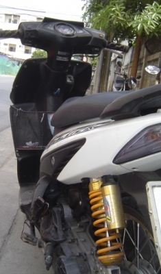 Honda click สีขาว 13500 บาท Honda click สีขาว 13500 บาท