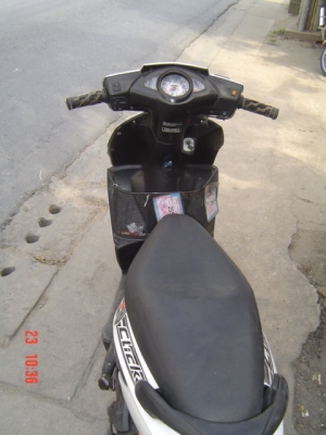 Honda click สีขาว 13500 บาท Honda click สีขาว 13500 บาท