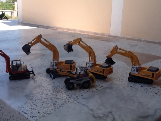 ลดล้างสต๊อก model รถ kaidiwei คันละ 650 เหมาะมากที่จะเป็นของสมนาคุณลูกค้า หรือตั้งโชว์