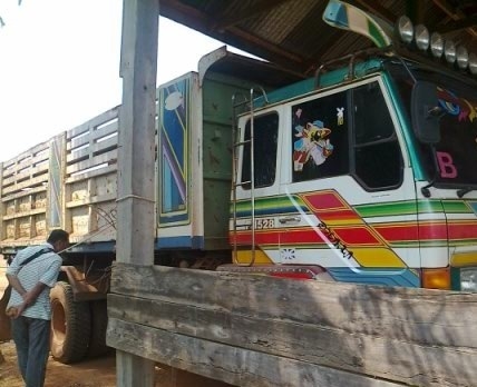 MITSUBISHI FUSO FN528 CTC - 220 HP 6D17 สิบล้อดั๊มพ์ 2 เพลา กระบะดั๊มพ์เหล็ก 12 ตันของ KAC โคราชสภาพสวย เครื่องแห้งแรงดี หัวเก๋งบางเดิมภายในสวยครบ แอร์เย็น พวงมาลัยเพาเวอร์ เบรคทริ๊ปฟี้ครบพร้อม ช่วงล่างคัชซีสวยมากไม่มีบวม ยางสภาพดี 10 เส้นประมาณ 80\% พร้อม