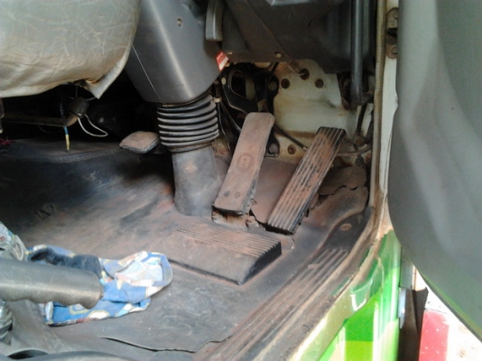 MITSUBISHI FUSO FN528 CTC - 220 HP 6D17 สิบล้อดั๊มพ์ 2 เพลา กระบะดั๊มพ์เหล็ก 12 ตันของ KAC โคราชสภาพสวย เครื่องแห้งแรงดี หัวเก๋งบางเดิมภายในสวยครบ แอร์เย็น พวงมาลัยเพาเวอร์ เบรคทริ๊ปฟี้ครบพร้อม ช่วงล่างคัชซีสวยมากไม่มีบวม ยางสภาพดี 10 เส้นประมาณ 80\% พร้อม