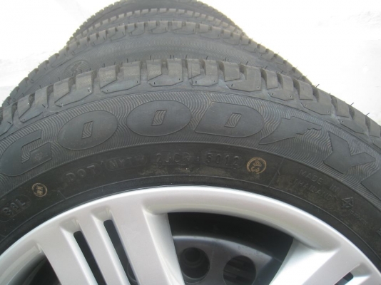 ขายกะทะล้อ Honda jazz ขอบ15 4/100 +ฝาครอบ + ยางปลายปี12 (081-3747940)