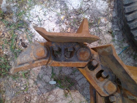 โซ่พร้อมแผ่น รถแทรคเตอร์ ยี่ห้อ CAT รุ่น D7 โซ่พร้อมแผ่น รถแทรคเตอร์ ยี่ห้อ CAT รุ่น D7