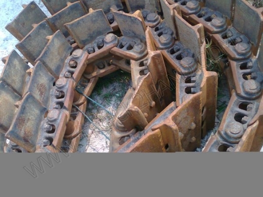 โซ่พร้อมแผ่น รถแทรคเตอร์ ยี่ห้อ CAT รุ่น D7 โซ่พร้อมแผ่น รถแทรคเตอร์ ยี่ห้อ CAT รุ่น D7