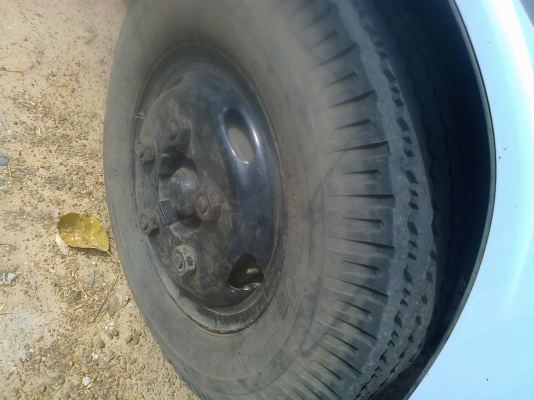 ISUZU NKR 120 HP 4HF1 ปี 42 รถตู้แห้ง 3 บานความยาว 4.30 เมตร เครื่องแห้งแรงดี หัวเก๋งสีบางเดิม ภายในเก๋งคอนโซลสวยครบพร้อม แอร์ พวงมาลัยเพาเวอร์ ช่วงล่างเดิมๆคัชซีสวยมากไม่มีดาม ยาง 7.50 ขอบ 16 สภาพดีพร้อมใช้งานได้เลย ทะเบียนภาษีครบไม่มีขาดพร้อมโอน ราคาต่อ