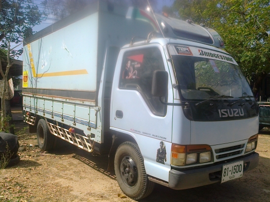 ISUZU NKR 120 HP 4HF1 ปี 42 รถตู้แห้ง 3 บานความยาว 4.30 เมตร เครื่องแห้งแรงดี หัวเก๋งสีบางเดิม ภายในเก๋งคอนโซลสวยครบพร้อม แอร์ พวงมาลัยเพาเวอร์ ช่วงล่างเดิมๆคัชซีสวยมากไม่มีดาม ยาง 7.50 ขอบ 16 สภาพดีพร้อมใช้งานได้เลย ทะเบียนภาษีครบไม่มีขาดพร้อมโอน ราคาต่อ