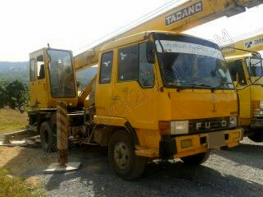รถบรรทุก 6 ล้อติดเครน ยี่ห้อ MITSUBISHI รุ่น FUSO ติดเครน 7 ตัน