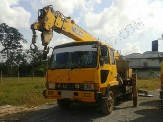 รถบรรทุก 6 ล้อติดเครน ยี่ห้อ MITSUBISHI รุ่น FUSO ติดเครน 7 ตัน