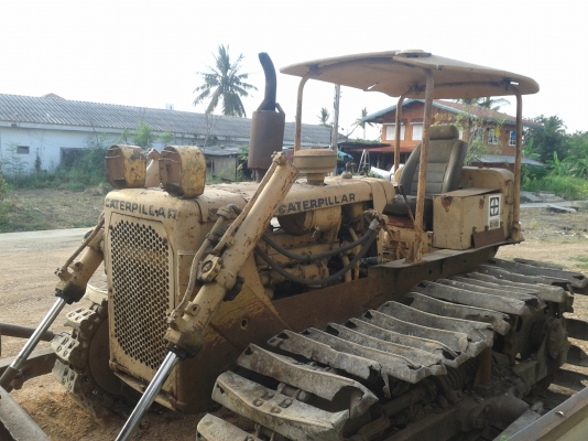 ขายแทรกเตอร์ cat d4dสภาพดีทำใบแทรกหน่อยพร้อมใช้งานเลยครับ