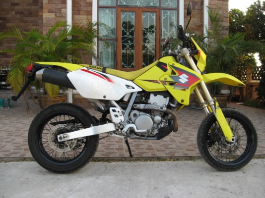 ประกอบเสร็จแล้วครับ DRZ400SM Y 06 ที่สั่งจองไว้