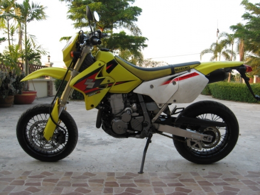 ประกอบเสร็จแล้วครับ DRZ400SM Y 06 ที่สั่งจองไว้