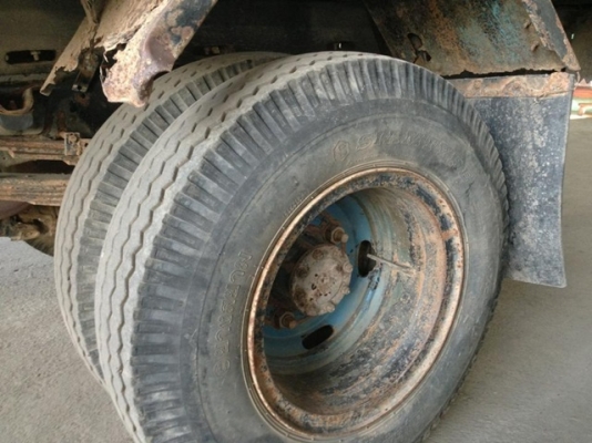 6ล้อ KS22 เครื่อง110แรง 4BD1 ยางดี หัวสวย คัทรีสวย กะบะพื้นสแตนเลส ติดต่อ.0861237456 คุณไก่