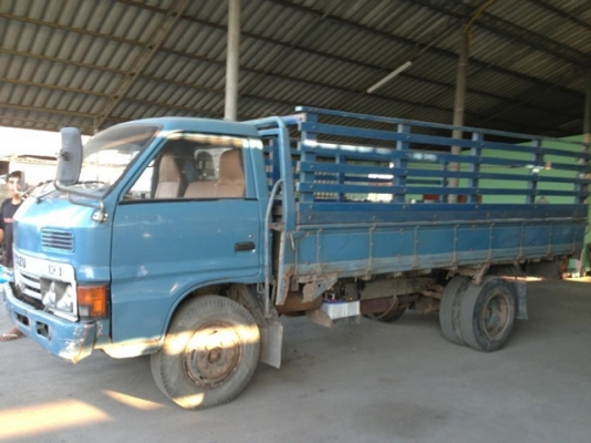 6ล้อ KS22 เครื่อง110แรง 4BD1 ยางดี หัวสวย คัทรีสวย กะบะพื้นสแตนเลส ติดต่อ.0861237456 คุณไก่