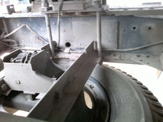 รถอิซูซุ 10 ล้อ บรรทุกน้ำมัน 175 แรงม้า สนใจติดต่อ 081 - 6079515 รถอิซูซุ 10 ล้อ บรรทุกน้ำมัน 175 แรงม้า สนใจติดต่อ 081 - 6079515