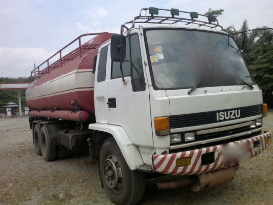 รถอิซูซุ 10 ล้อ บรรทุกน้ำมัน   175 แรงม้า  สนใจติดต่อ 081 - 6079515