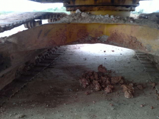 รถแบคโฮ KOMATSU 200 - 5 ( คอนโทนสั้น ) สนใจติดต่อ 081 - 6079515 รถแบคโฮ KOMATSU 200 - 5 ( คอนโทนสั้น ) สนใจติดต่อ 081 - 6079515