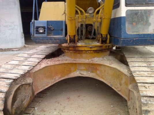 รถแบคโฮ KOMATSU 200 - 5 ( คอนโทนสั้น ) สนใจติดต่อ 081 - 6079515 รถแบคโฮ KOMATSU 200 - 5 ( คอนโทนสั้น ) สนใจติดต่อ 081 - 6079515