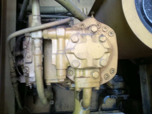 รถแบคโฮ KOMATSU 200 - 5 ( คอนโทนสั้น ) สนใจติดต่อ 081 - 6079515 รถแบคโฮ KOMATSU 200 - 5 ( คอนโทนสั้น ) สนใจติดต่อ 081 - 6079515