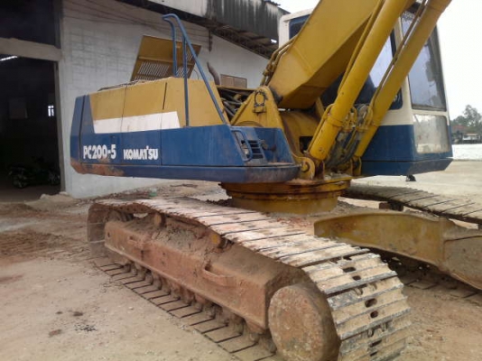 รถแบคโฮ KOMATSU  200 - 5  ( คอนโทนสั้น )    สนใจติดต่อ 081 - 6079515