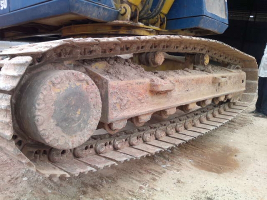 รถแบคโฮ KOMATSU 200 - 5 ( คอนโทนสั้น ) สนใจติดต่อ 081 - 6079515 รถแบคโฮ KOMATSU 200 - 5 ( คอนโทนสั้น ) สนใจติดต่อ 081 - 6079515