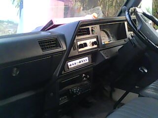 ขายรถตู้นิสสัน URVAN ใช้แก็ส LPG ราคา 85000 บาท โทร 084-4570121 หรือ 084-6252243