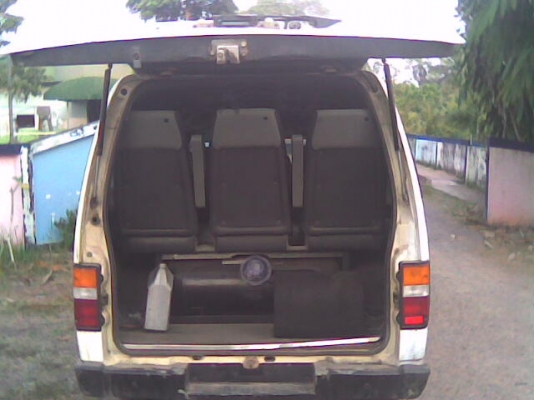 ขายรถตู้นิสสัน URVAN ใช้แก็ส LPG ราคา 85000 บาท โทร 084-4570121 หรือ 084-6252243