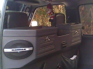 ขายรถตู้นิสสัน URVAN ใช้แก็ส LPG ราคา 85000 บาท โทร 084-4570121 หรือ 084-6252243