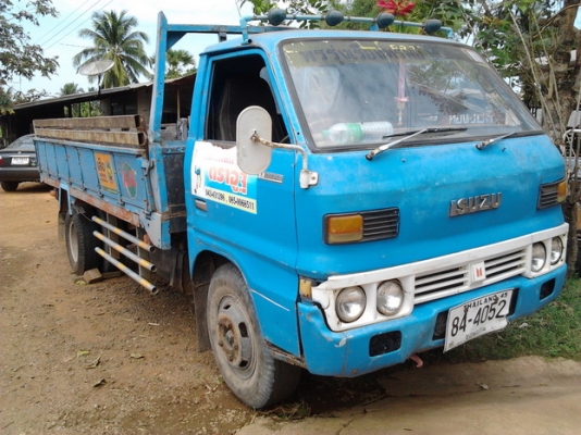 ISUZU TL 110 HP 4BC1 ฝาขาว หกล้อดั๊มพ์ กระบะดั๊มพ์เหล็ก 4 ตันช่วงยาว 4.20 เมตรสภาพดีพร้อมใช้งานได้เลย เครื่องแห้งแรงดีไม่มีเยิ้ม ภายในหัวเก๋งคอนโซลอยู่ครบพร้อม กระบะดั๊มพ์ไม่ผุ ช่วงล่างคัชซีดีไม่บวม ยาง 7.50 ขอบ 16 สภาพดีพร้อมบรรทุกพร้อมใช้งาน เอกสารเล่มท