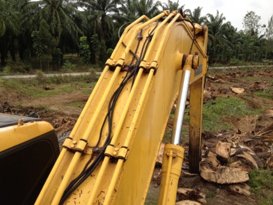 รถแบคโฮ KOMATSU PC 200 - 7 ( รถทำงาน 16000 ซม. ) สนใจติดต่อ 081 - 6079515 รถแบคโฮ KOMATSU PC 200 - 7 ( รถทำงาน 16000 ซม. ) สนใจติดต่อ 081 - 6079515