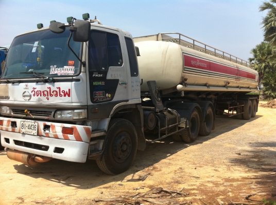 หัวลากเทลเลอร์น้ำมัน 30,000 ลิตร