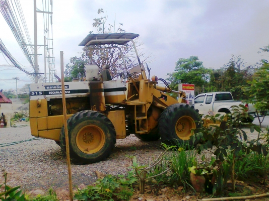 ขายด่วน..รถตัก KOMATSU 515 รถสวยตลอดคัน ตักแรง ได้งานไว ประหยัดน้ำมันเกินคุ้ม.
