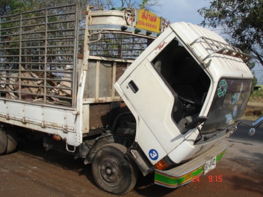 รถ 6 ล้อมิตซู แคนเตอร์ เครื่อง 100แรง ใช้มือเดียวสภาพดี สนใจโทรสอบถาม 081-8570337 คุณสวน