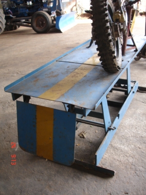 ขาย ฮ้อยยกรถมอเตอร์ไซด์ สภาพดีไม่ค่อยได้ใช้ สนใจโทรสอบถาม 081-857-0337 คุณสวน