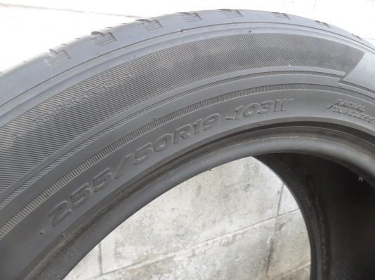 ยาง Hankook 255/50R19 ปี10 สวยๆ 1 คู่ ยาง Hankook 255/50R19 ปี10 สวยๆ 1 คู่